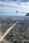 Blick über das Schachbrettmuster der Häuser und den Highways von Los Angeles.