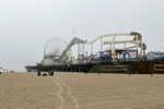Achterbahnfahren auf dem Santa Monica Pier - leider im Nebel.