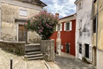 Unterwegs in den Gassen der Altstadt von Motovun.