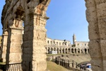 Blick ins Innere des Amphitheaters in Pula - I.