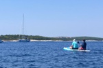 Unterwegs mit dem SUP auf der Adria zwischen unzähligen Segelbooten.