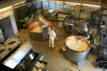 Käseherstellung heute in der Schaukäserei.