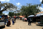 Mbuyuni Market - der größte Markt der Stadt erstreckt sich über mehrere Straßen.