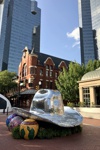 Ein Hauch von Fußballweltmeisterschaft am Sundance Square.