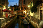 Kanäle bei Nacht