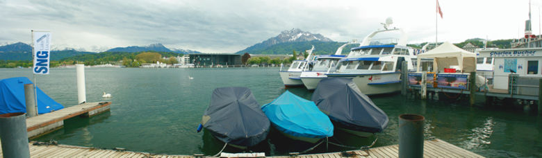 Blick über den Vierwaldstättersee hinauf zum Pilatus.