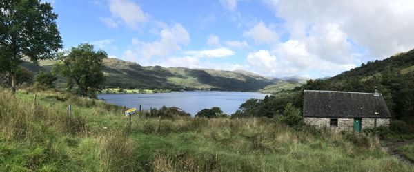 Die Doune Bothy am nördlichen Ende des Loch Lomond. 